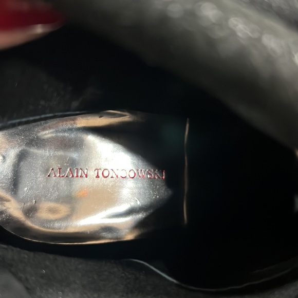 Alain Tondowski Video shows shimmer leather size 7  designer bootie - Picture 7 of 7